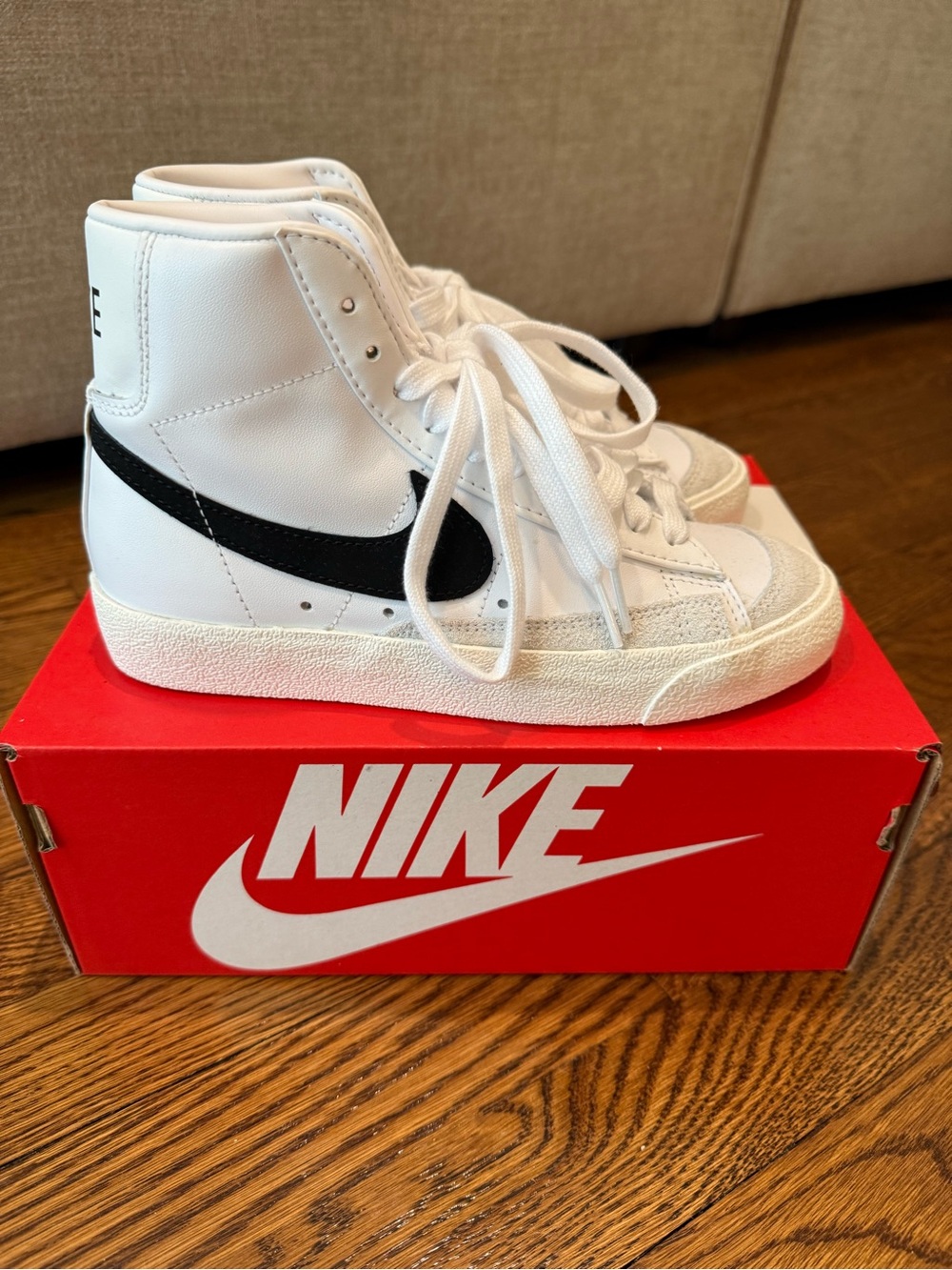 NWOT - AUTHENTIC - Women’s Nike Blazer Mid 77 Vintage 'White Black'